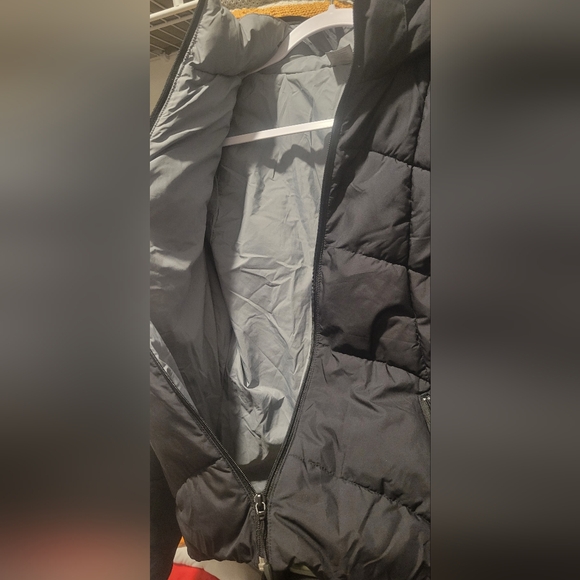 Champion Black Puffer Jacket - Picture 8 of 8